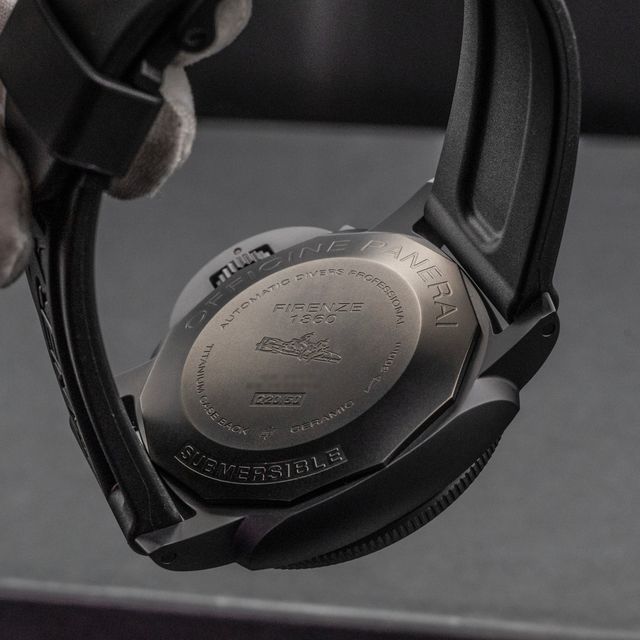 Panerai Luminor Submersible PAM00607 Image 4